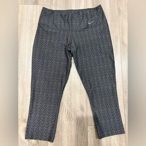 Nike Women’s Charcoal Patterned Short Leggings Size S